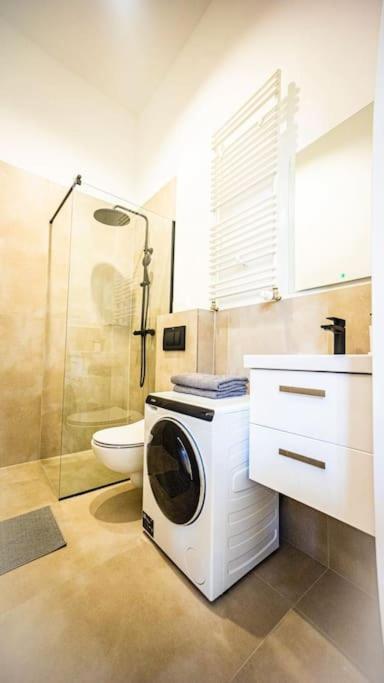 Lovely Apartment In Warschau Buitenkant foto