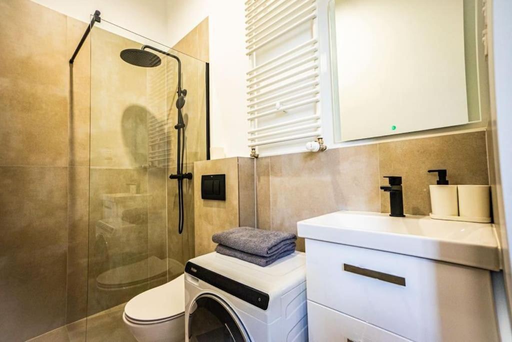 Lovely Apartment In Warschau Buitenkant foto