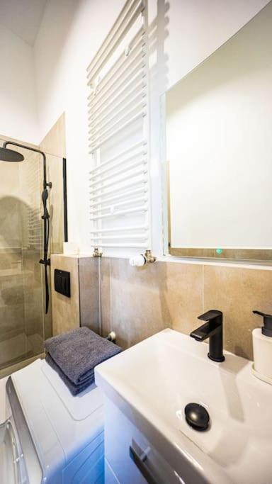 Lovely Apartment In Warschau Buitenkant foto